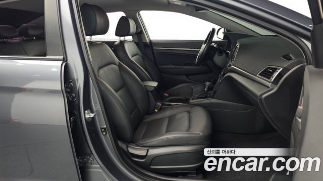 Hyundai AVANTE 2017 — photo 10