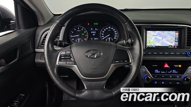 Hyundai AVANTE 2017 — photo 13