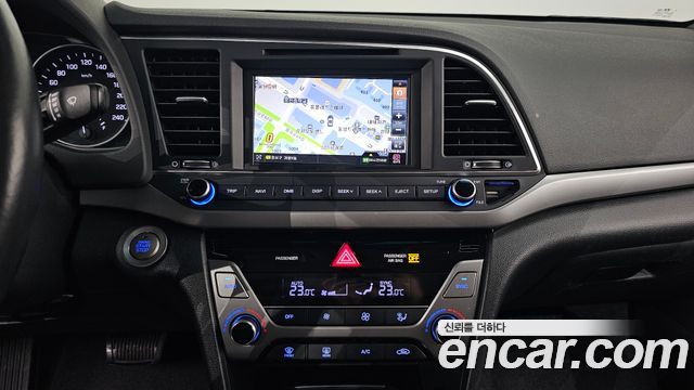 Hyundai AVANTE 2017 — photo 14