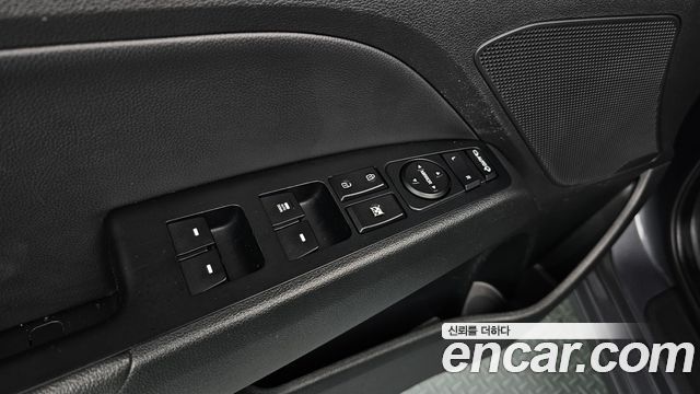 Hyundai AVANTE 2017 — photo 18