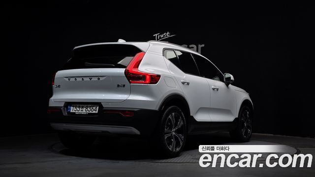 Volvo XC40 2021 — photo 2