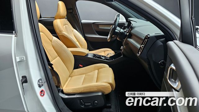 Volvo XC40 2021 — photo 10