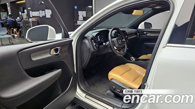 Volvo XC40 2021 — photo 11
