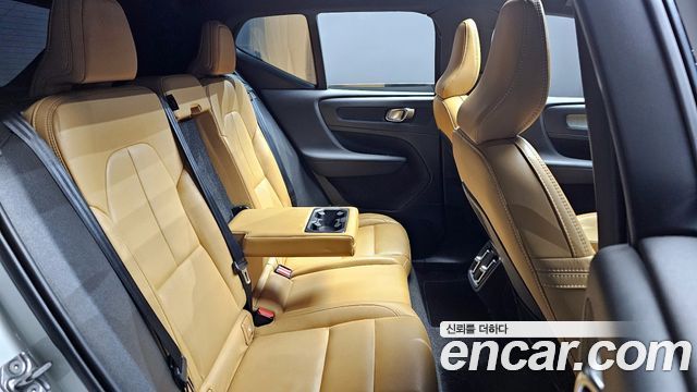 Volvo XC40 2021 — photo 12
