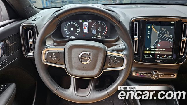 Volvo XC40 2021 — photo 13