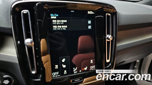 Volvo XC40 2021 — photo 16