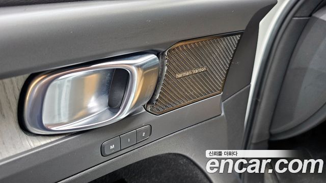 Volvo XC40 2021 — photo 18