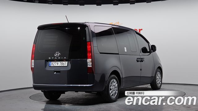 Hyundai Staria 2023 — photo 2