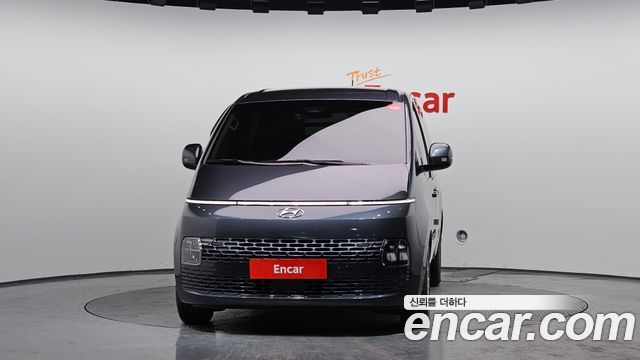 Hyundai Staria 2023 — photo 3