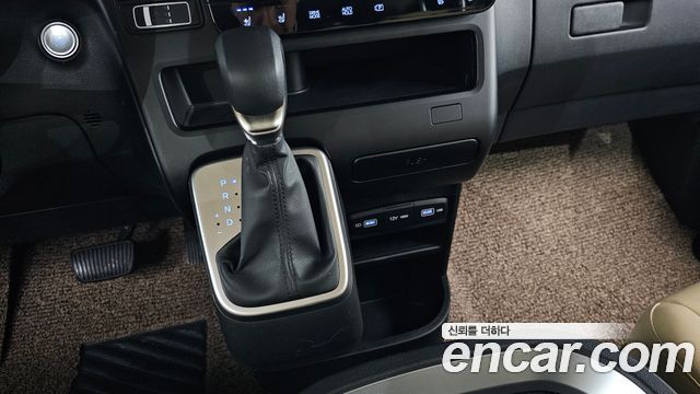 Hyundai Staria 2023 — photo 9