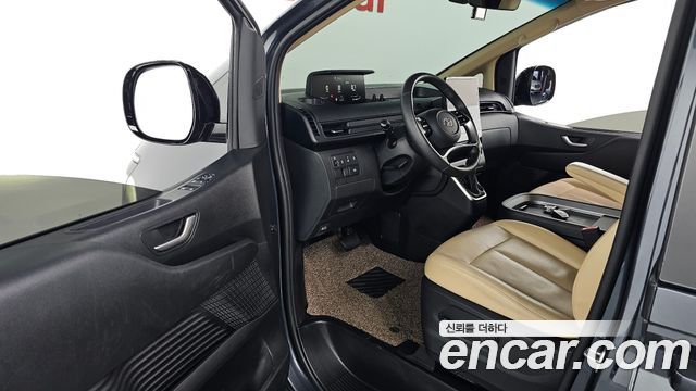 Hyundai Staria 2023 — photo 11