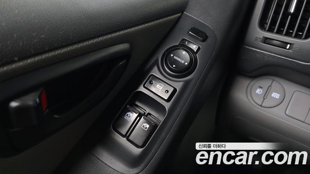 Hyundai Starex 2021 — photo 13