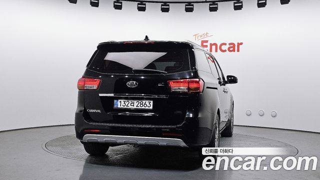 Kia Canival 2018 — photo 4