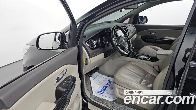Kia Canival 2018 — photo 10