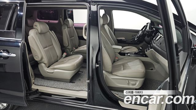 Kia Canival 2018 — photo 11