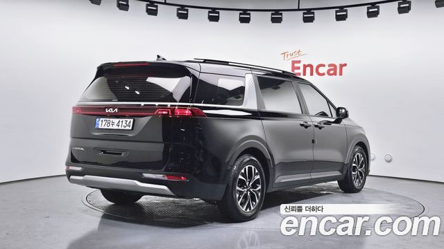 Kia Canival 2022 — photo 2