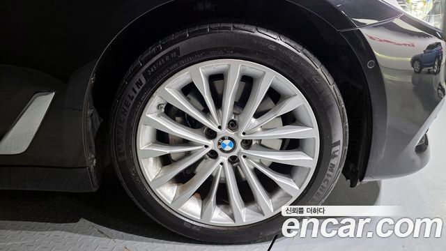 BMW 5-Series 2018 — photo 5