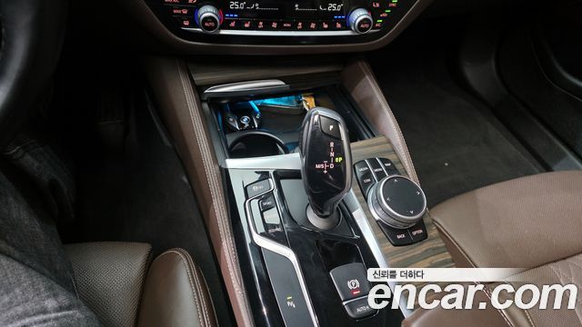 BMW 5-Series 2018 — photo 9
