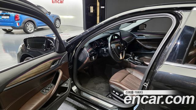 BMW 5-Series 2018 — photo 10