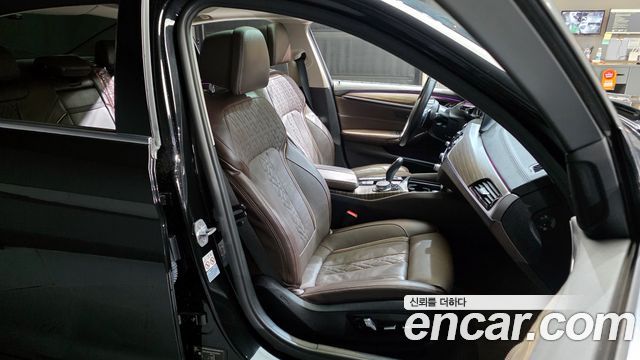 BMW 5-Series 2018 — photo 12