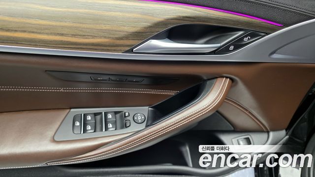 BMW 5-Series 2018 — photo 14