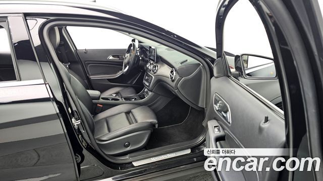 Mercedes-Benz GLA-Class 2019 — photo 11