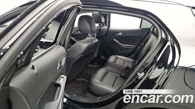 Mercedes-Benz GLA-Class 2019 — photo 12