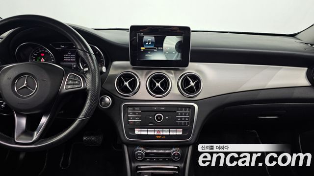 Mercedes-Benz GLA-Class 2019 — photo 14