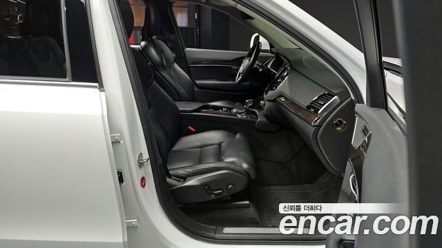 Volvo XC90 2017 — photo 11