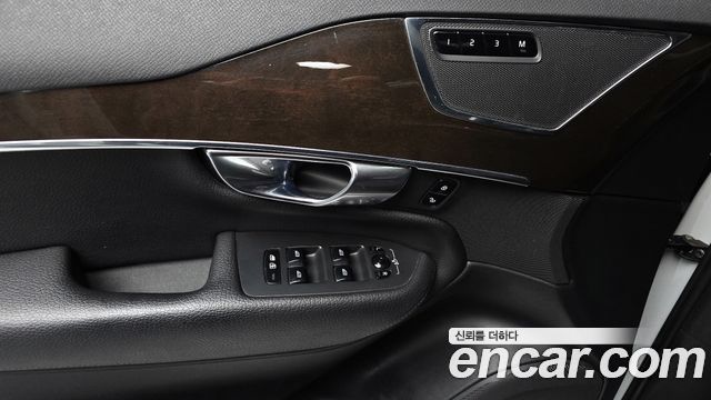 Volvo XC90 2017 — photo 17