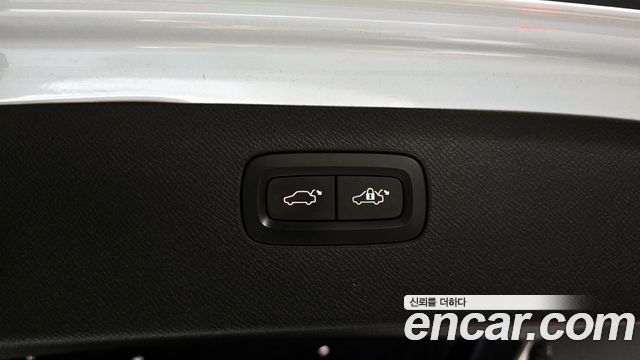 Volvo XC90 2017 — photo 20