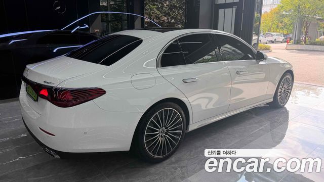 Mercedes-Benz E-Class 2024 — photo 3