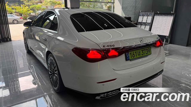 Mercedes-Benz E-Class 2024 — photo 5