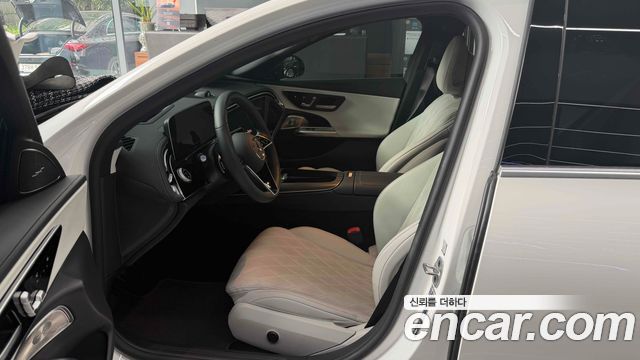 Mercedes-Benz E-Class 2024 — photo 9