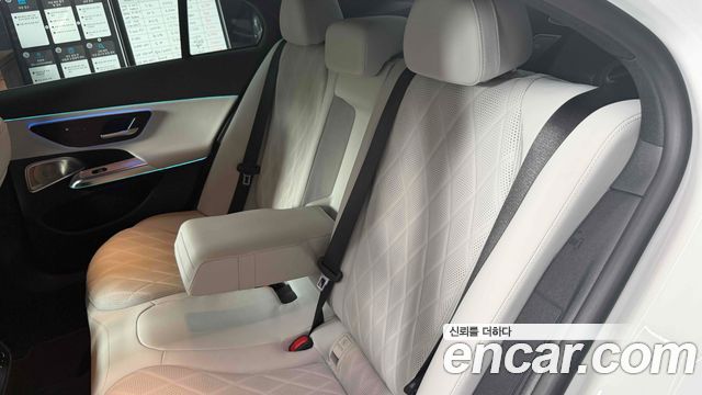 Mercedes-Benz E-Class 2024 — photo 11