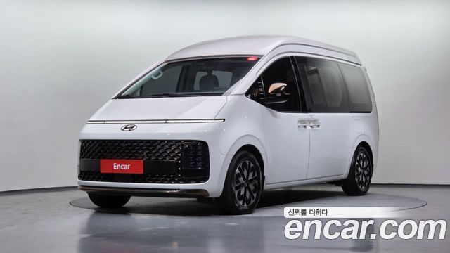 Hyundai Staria 2023 — photo 1