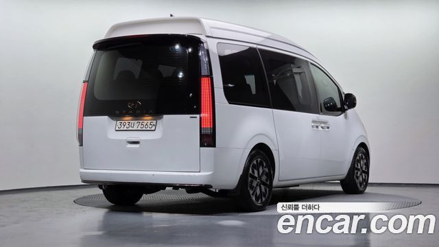Hyundai Staria 2023 — photo 2