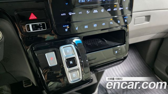 Hyundai Staria 2023 — photo 9