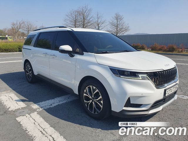 Kia Canival 2023 — photo 4