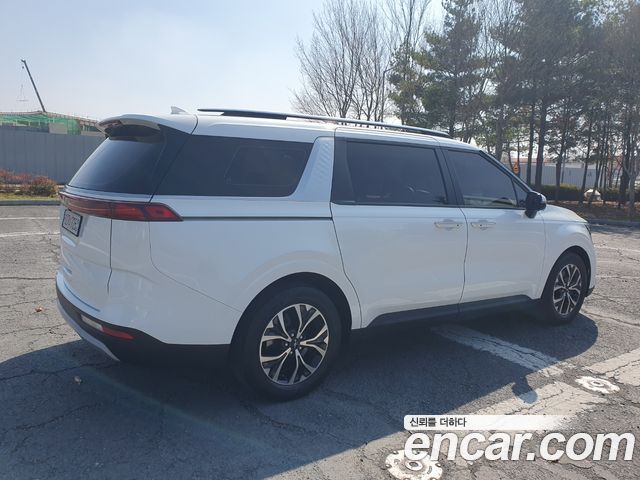 Kia Canival 2023 — photo 5