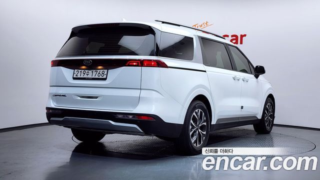 Kia Canival 2021 — photo 2