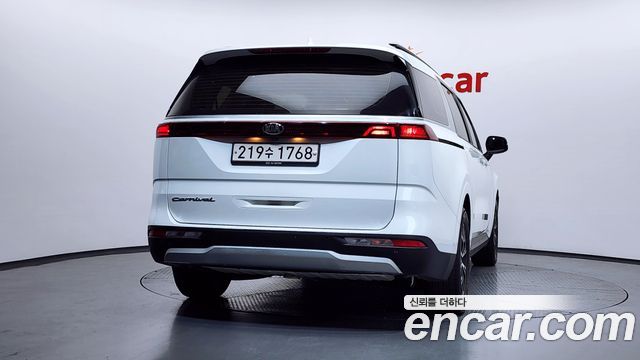 Kia Canival 2021 — photo 4