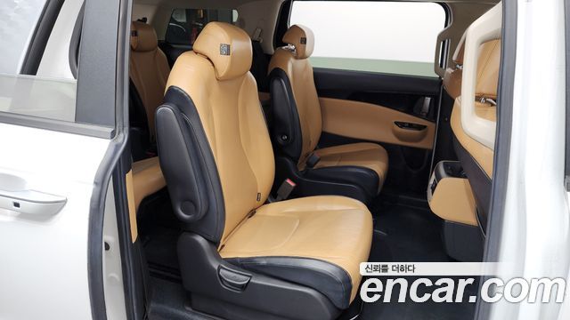 Kia Canival 2021 — photo 12