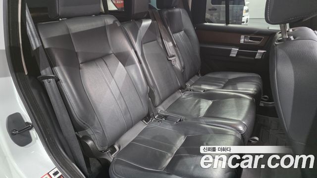 Land Rover Discovery 2015 — photo 12