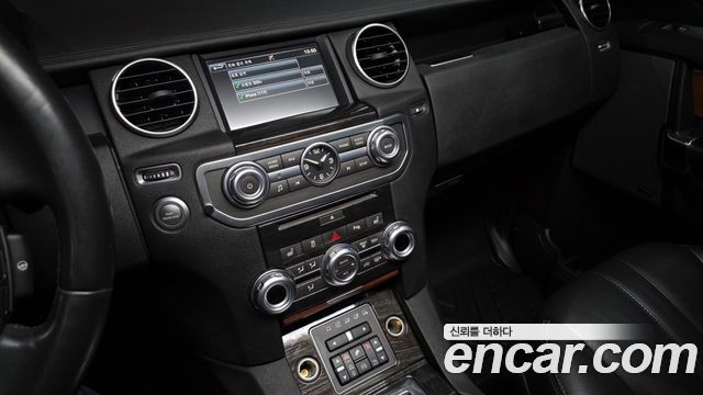 Land Rover Discovery 2015 — photo 14