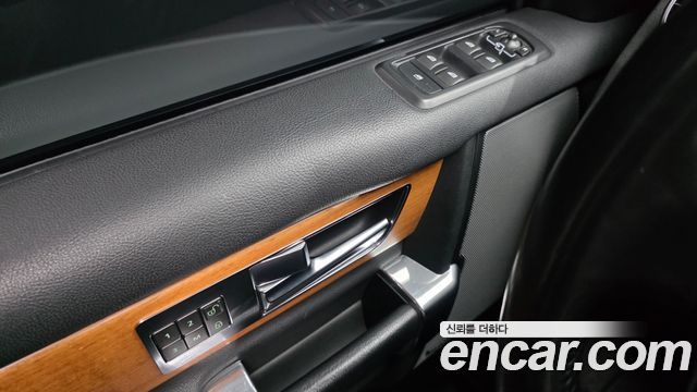 Land Rover Discovery 2015 — photo 16