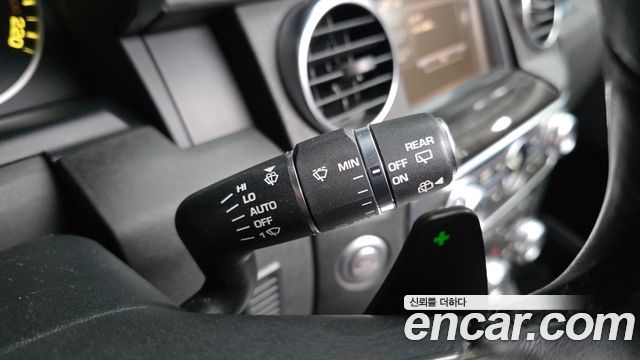 Land Rover Discovery 2015 — photo 17