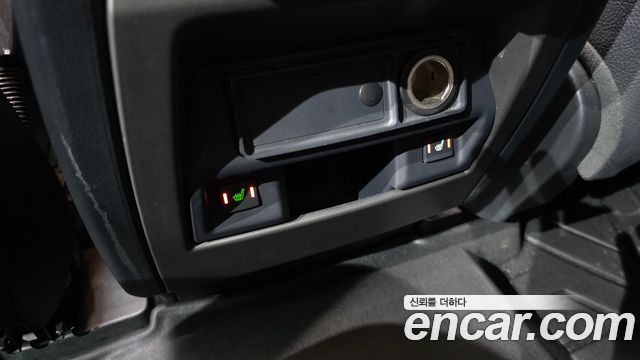 Land Rover Discovery 2015 — photo 18