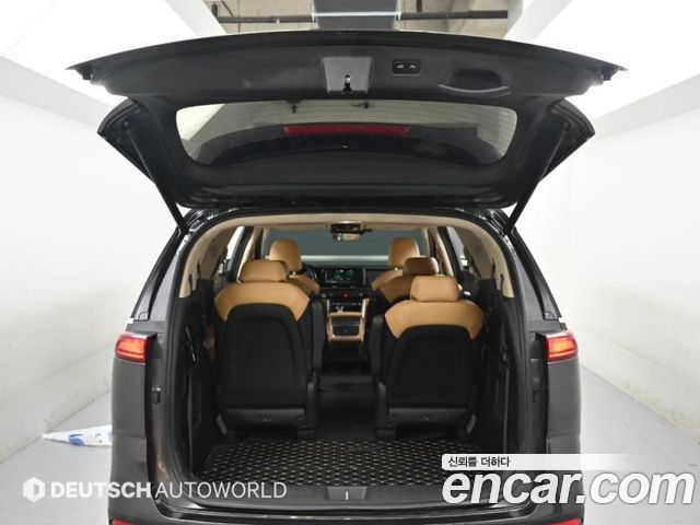 Kia Canival 2021 — photo 16