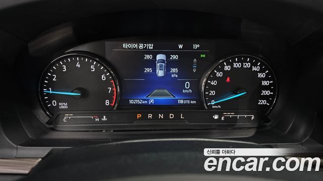 Ford Explorer 2021 — photo 8